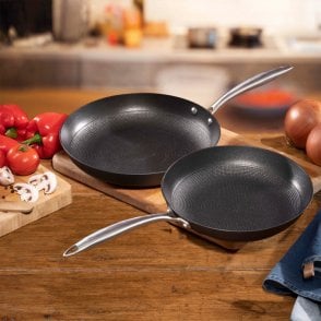 https://www.hairybikerskitchenware.com/images/hairy-bikers-28cm-24cm-cast-iron-frying-pan-set-p115-514_related.jpg